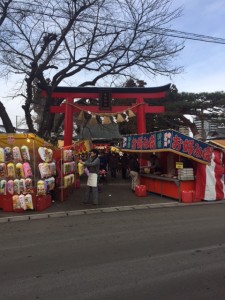 南仙台駅西口にある神社の境内の様子です。