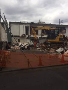 借地と底地の交換契約の最終段階建物解体中です。