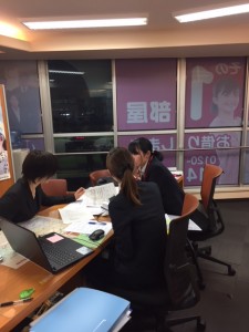 法人部打ち合わせの様子
