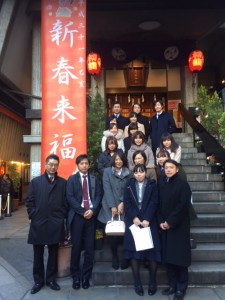 烏森神社で新年祈願の様子です。